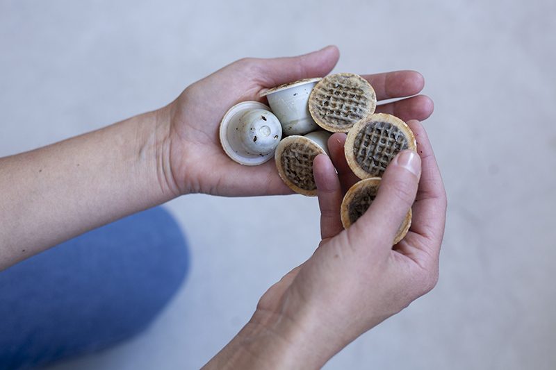 5_4WKS_Compostable-Caps | TERBODORE Coffee Roasters Hands holding compostable coffee caps - Terbodore